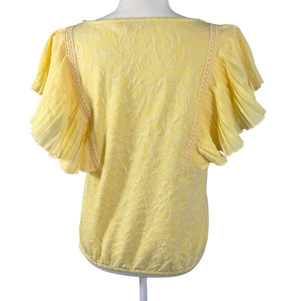 Belldini Pleated Flutter Sleeve Top Womens‎ Medium Yellow Jacquard Lace V-Neck - Picture 3 of 9
